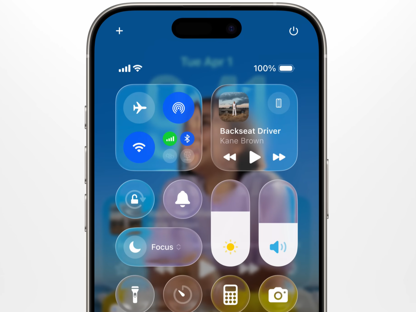 Экран iPhone с настройками звука и управления воспроизведением
